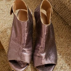 Bueno metallic sandals